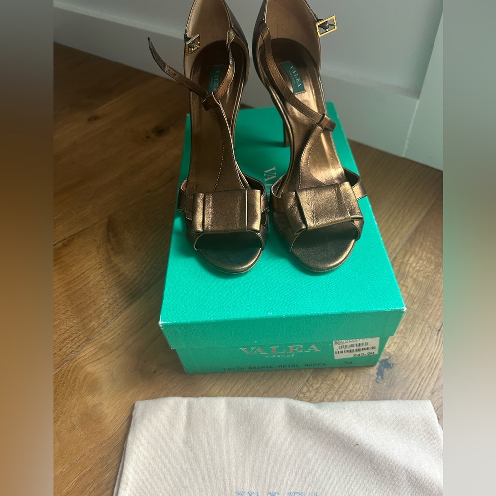 Valea Italian heels bronze.Size 38 (US 8)